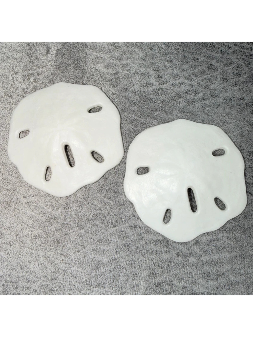 Set of 2 Resin Sand Dollars Coastal Cottage Beach Nautical Bathroom Home Decor
